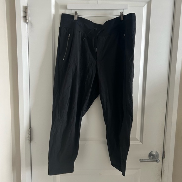 Athleta Pants - Athleta 2022 Straight Womens Size 18 Black Vienna Slim Pants V700026462 Pockets